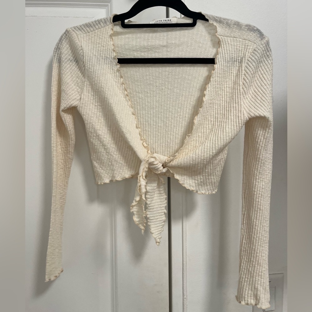 Going out cropped long sleeve shirt